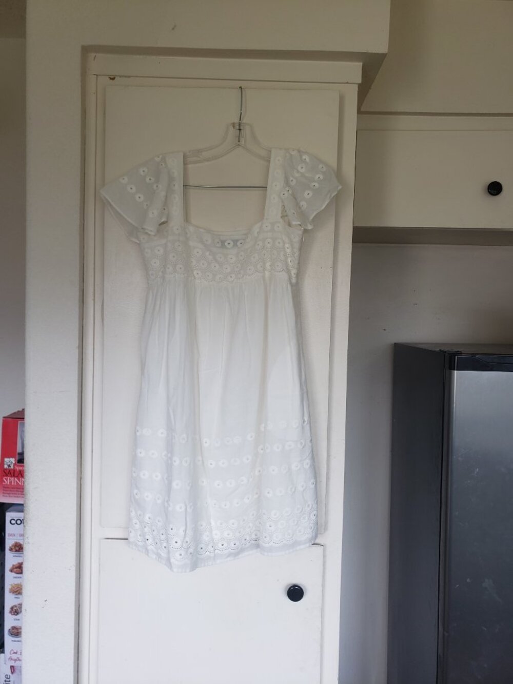 Caara White Dress Short Sleeves Size Medium